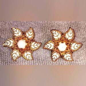Vintage Gold Tone & White Glass (Milk?) Screw Back Earrings